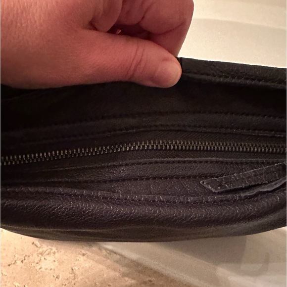 LIEBESKIND LEATHER CROSSBODY BAG! - Picture 5 of 9